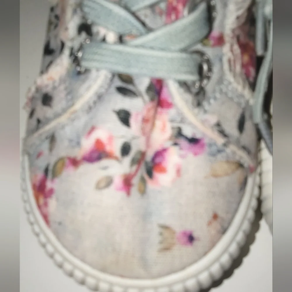 BLOWFISH Malibu Pull on Sneakers